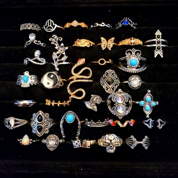 Jewelry - Lot of 35pcs fashion rings